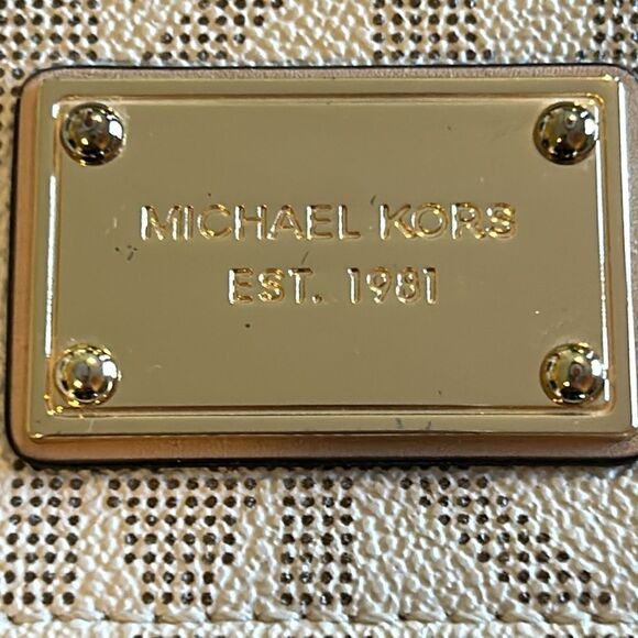 NEW Michael Kors Wallet - Picture 3 of 7